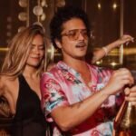 Karol G y Bruno Mars, ¿más que amigos?